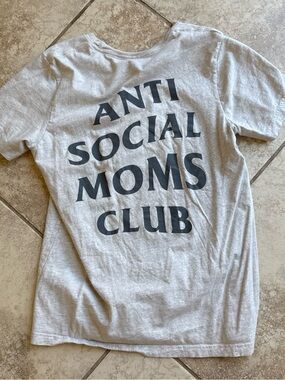 Anti Social Moms Club Graphic Tee - Light Gray